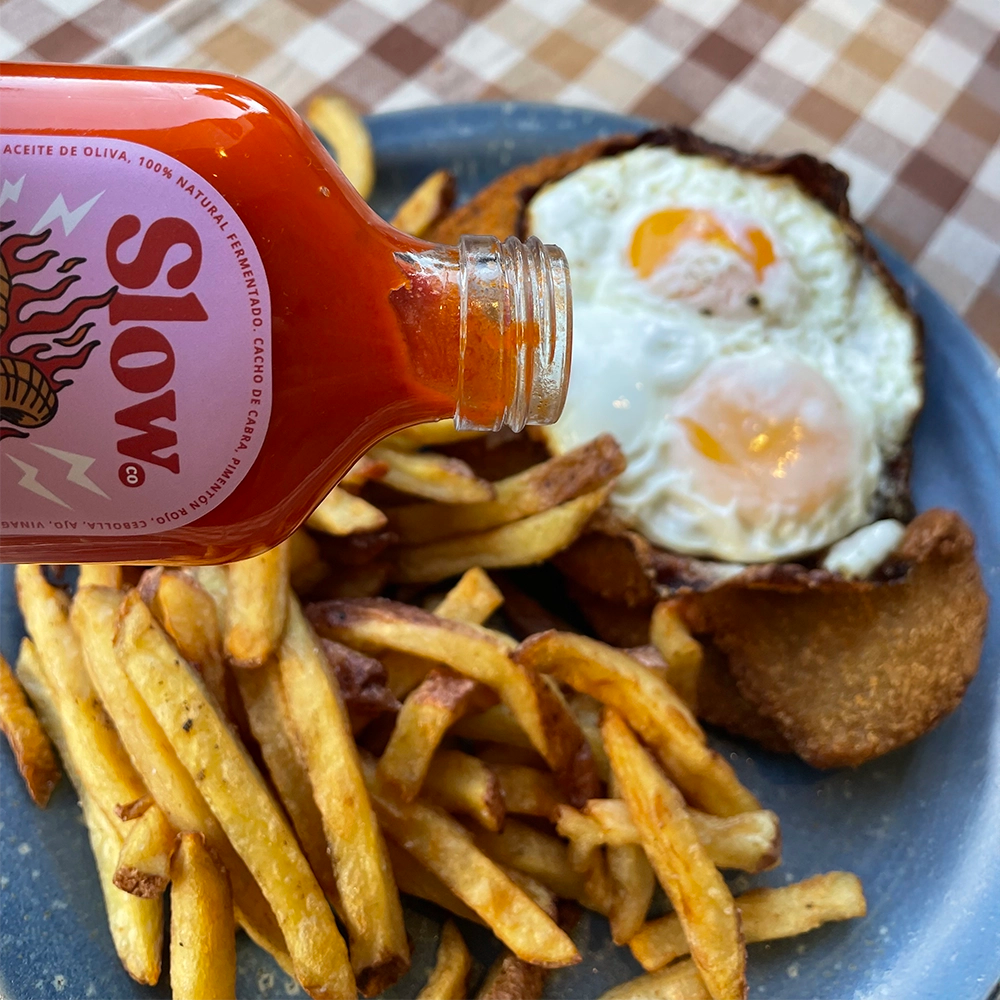 Salsa picante fermentada cacho de cabra y pimentón rojo